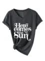 Damen V-Ausschnitt Kurzarm T-Shirt mit Retro Buchstabe Druck, lässiges Grafik Top. - Meliertes Grau (Weiße Schrift)