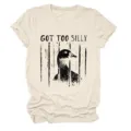 Vista dettagliata della t-shirt grafica casual da donna con stampa anatra divertente. - Taglia S / Top / Sabbia (Lettere Nere)