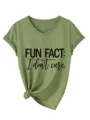 Casual T-shirt donna verde oliva scollo a V manica corta con dettaglio stampa grafica. - Verde oliva