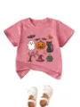 Gros plan détaillé du t-shirt rose pour enfants à manches courtes et imprimé d'Halloween. - Pêche