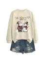 Felpa grafica natalizia abbinata a pantaloncini in denim strappato per abbigliamento donna - Taglia S / Top / Sabbia (Stampa Nera)