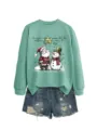 Vista dettagliata della felpa natalizia verde menta con stampa di babbo natale e pupazzo. - Taglia S / Top / Verde Chiaro (Stampa Nera)