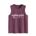 Close-up detail van de casual bordeauxrode dames tanktop met stijlvolle witte slogantekst. - S / Tops / Paarsrood (Witte Letter)