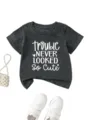 Simpatica maglietta a maniche corte per bambini con stampa di lettere, top casual e comodo. - 90cm / Top / Grigio Scuro (Testo Bianco)