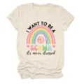 Vista dettagliata della t-shirt casual da donna a maniche corte con stampa schwa divertente. - Taglia S / Top / Colore sabbia