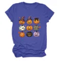 Primer plano detallado que muestra el estampado gráfico de calabaza de Halloween en la camisa. - S / Tops / Azul Vintage