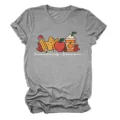 Γκρι γυναικείο κοντομάνικο t-shirt casual με στρογγυλή λαιμόκοψη και χαριτωμένο σχέδιο φθινοπώρου. - S / Tops / Σκούρο Γκρι (Λευκά Γράμματα Έγχρωμο Γραφικό)