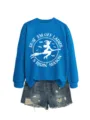 Blauer Langarm-Sweatshirt mit Hexen-Print kombiniert mit stilvollen Destroyed-Denim-Shorts. - S / Oberteile / Seeblau (Weißer Druck)