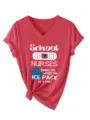 Maglietta casual rossa da donna scollo a V con stampa infermiera e fondo annodato. - Taglia S / Top / Rosso