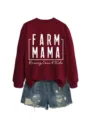 Bordeauxrotes Sweatshirt Detail mit weißem Farm Mama Druck und lässigen Jeansshorts. - S / Oberteile / Burgunderrot