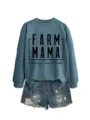 Lässiger Damen Farm Mama Slogan Pullover kombiniert mit Destroyed Jeansshorts für Herbst. - S / Oberteile / Blau (Schwarzer Druck)