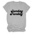 Casual grijs dames t-shirt met korte mouwen en stoere Sunday Funday retro tekstprint. - S / Tops / Lichtgrijs (Zwart Lettertype)