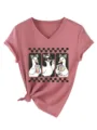 Λεπτομέρεια κοντινού πλάνου γυναικείου casual T-shirt με V λαιμόκοψη και στάμπα πάπιας. - Ροζ χρυσό