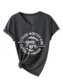 Donkergrijs V-hals korte mouw t-shirt met inspirerende tekstprint aan de voorkant. - Zwart Gemêleerd (Wit Lettertype)