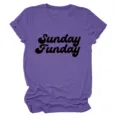 Casual paars t-shirt met korte mouwen voor dames met Sunday Funday tekstprint top. - S / Tops / Paars (Zwarte Tekst)