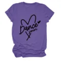 Γυναικείο casual t-shirt κοντό μανίκι με τύπωμα dance senior και άνετο casual top. - S / Tops / Μοβ (Μαύρο Κείμενο)