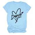 Casual γυναικείο γαλάζιο κοντομάνικο t-shirt με στρογγυλή λαιμόκοψη και τύπωμα dance senior - S / Tops / Ανοιχτό μπλε
