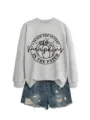Detailansicht des lässigen, lockeren grauen Sweatshirts mit herbstlichem Kürbis-Druck. - S / Oberteile / Graues Sweatshirt (Schwarze Schrift)