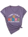 Lockerer lila V-Ausschnitt Kurzarm Grafik T-Shirt mit lustigem linguistischen Schwa Text. - S / Oberteile / Lila