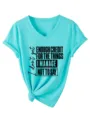 Γυναικείο casual t-shirt με V λαιμόκοψη, κοντό μανίκι και μοντέρνα στάμπα με γράμματα. - S / Tops / Βαθύ Μπλε του Νερού