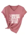 Λεπτομερής εικόνα του ροζ T-shirt με V-λαιμόκοψη και εντυπωσιακό μοντένιο τύπωμα σλόγκαν. - S / Tops / Ροζ Χρυσό (Λευκή Γραμματοσειρά)