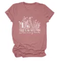 Casual oudroze korte mouwen t-shirt met boekenliefhebber grafische print en ronde halslijn. - S / Tops / Rozegoud (Witte Tekst & Gekleurde Grafiek)