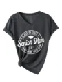 T-shirt με V-neck κοντό μανίκι για μαμά αποφοίτησης 2027, άνετο casual top αποφοίτησης. - 3812-Σκούρο Γκρι Μελανζέ (Λευκή Γραμματοσειρά)