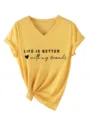 Comfortabel geel dames t-shirt met v-hals korte mouwen en leuke tekstprint. - S / Tops / Geel