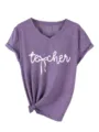 Vue détaillée du t-shirt violet décontracté à col en V avec joli graphique de nœud. - S / Hauts / Violet