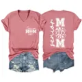 Damen V-Ausschnitt Kurzarm T-Shirt Senior Mom 2027 Lässiges rosa Oberteil mit Jeansshorts - S / Oberteile / Roségold (Weißes Muster)