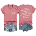 Detailansicht des rosa V-Ausschnitt T-Shirts mit motivierendem Aufdruck auf der Rückseite. - S / Oberteile / Roségold (Weiße Schrift)