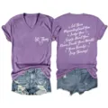Lässiges violettes V-Ausschnitt Kurzarm T-Shirt mit inspirierendem Zitat-Print. - S / Oberteile / Lila