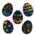 Set de papel de rascar arcoíris de Pascua huevos colgantes decoraciones de manualidades para niños. - Juego de 24 Hojas