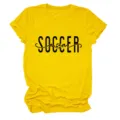 Gros plan sur le t-shirt pour femme jaune vif avec impression graphique maman foot. - S / Hauts / Gris Clair (Police Noire)