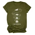 Olivenfarbenes Damen Kurzarm T-Shirt lässiges Grafik-Shirt mit kreativem Papierflieger-Druck. - S / Oberteile / Burgunderrot