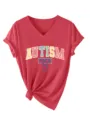 Gedetailleerd overzicht van rood V-hals t-shirt met korte mouwen en autism mama print. - S / Tops / Rood