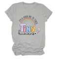 T-shirt gris décontracté à manches courtes pour femmes avec joli imprimé graphique d'enseignante. - S / Hauts / Gris clair