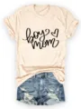 Lässiges minimalistisches Damen T-Shirt mit Boy Mom Buchstaben Druck und bequeme Baumwolle. - Aprikose (Schwarze Schrift)