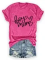 Damen rosa Kurzarm T-Shirt Detailansicht mit modischem Boy Mom Buchstaben und Herz Aufdruck. - Rosarot (Schwarze Schrift)