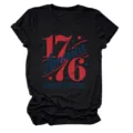T-shirt noir à manches courtes pour femme avec graphique patriotique Amérique 1776 - S / Hauts / Bordeaux