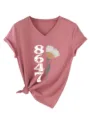 Detaillierte Ansicht des lässigen V-Ausschnitt T-Shirts mit Grafikdruck und Knotensaum. - Roségold (Weißer Druck) (3812)