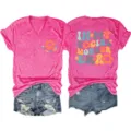Dames v-hals korte mouw grafisch t-shirt in felroze met sociaal werker thema print. - S / Tops / Rozerood