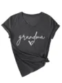Lässiges Damen V-Ausschnitt Kurzarm T-Shirt mit Grandma Buchstaben und Herzdruck Detail. - S / Oberteile / Meliertes Grau (Weiße Schrift)