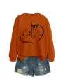 Felpa arancione casual da donna a maniche lunghe con grafica cane cavallo e shorts jeans. - Taglia S / Top / arancio bruciato (scritta nera)