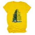 Vista dettagliata della t-shirt casual gialla che mostra il design di stampa foresta e citazione. - Taglia S / Top / Giallo