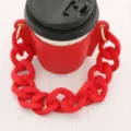 Fodera per tazza in ecopelle PU rossa con manico a catena spessa per bevande. - Rosso