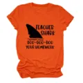 Oranje dames korte mouw t-shirt met grappige leraar haai citaat grafische print casual top - S / Tops / Oranje (Zwart Lettertype)