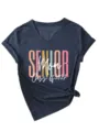 T-shirt femme manches courtes col V avec impression graphique senior mom 2027 top - S / Hauts / Bleu Marine (Graphique Blanc)