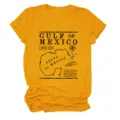 Dames casual korte mouw t-shirt met vintage Golf van Mexico kaart grafisch ontwerp. - S / Tops / Mosterdgeel (Zwarte bedrukking)