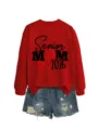 Ensemble sweat-shirt rouge décontracté et short en denim avec imprimé senior mom 2026. - S / Hauts / Rouge (Impression Noire)